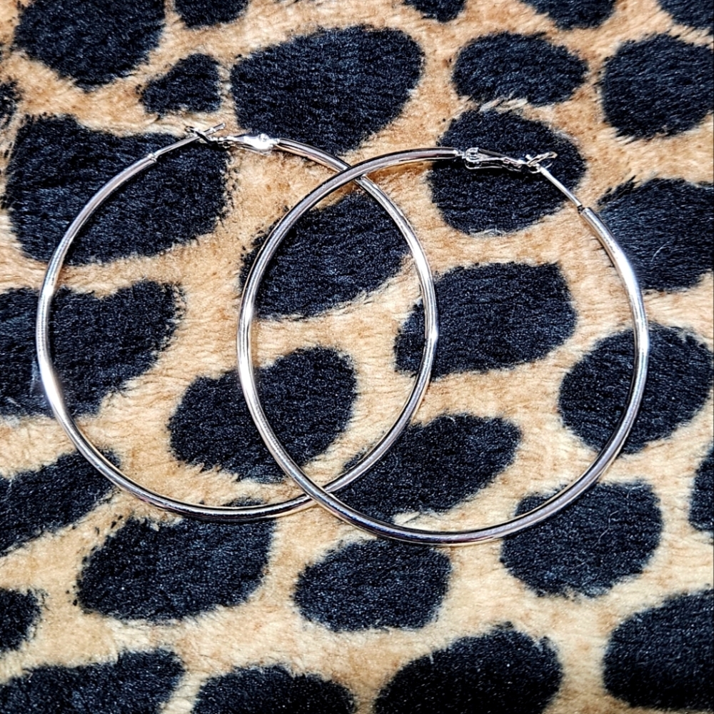 Hoop✨️ Earrings 18kt White Gold Plated 2.5"